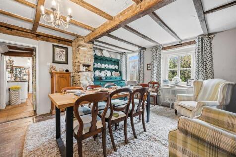 Dining Room towards Kitchen.jpg