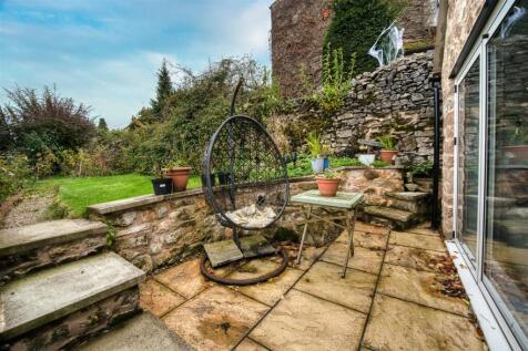 Garden - outdoor seating area.jpg