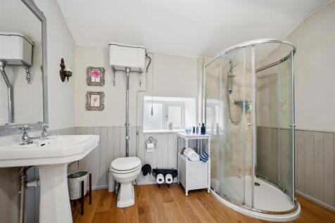 Bedroom Four en-suite.jpg