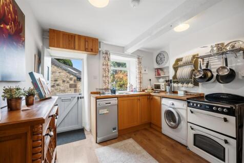 Rose Cottage - Kitchen to stable door.jpg