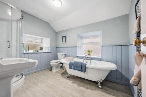 Rose Cottage - Bathroom.jpg