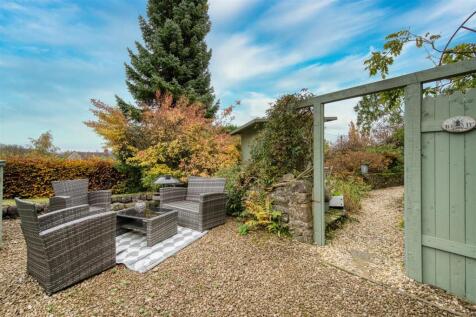 Rose Cottage garden and gate to 10-11.jpg