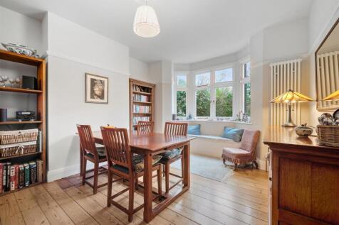 Dining area to bay window.jpg