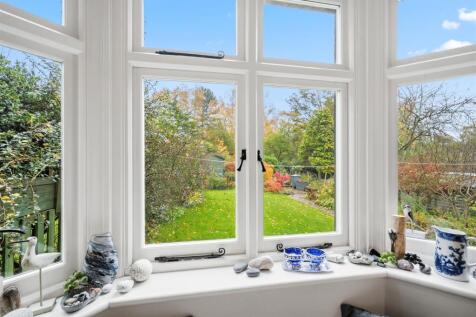Bay window to rear garden.jpg