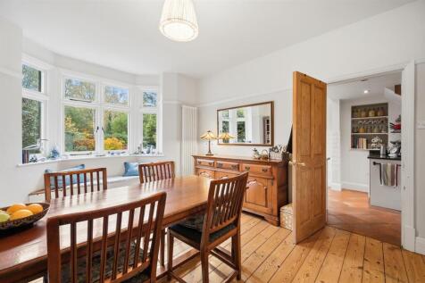 Dining Room towards Kitchen.jpg