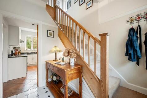 Entrance Hallway to Kitchen.jpg