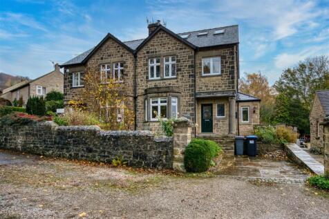 Front of the home and driveway.jpg