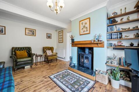 Sitting Room - fireplace.jpg