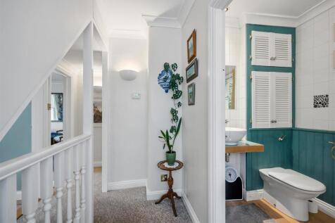 First floor landing and Bathroom.jpg