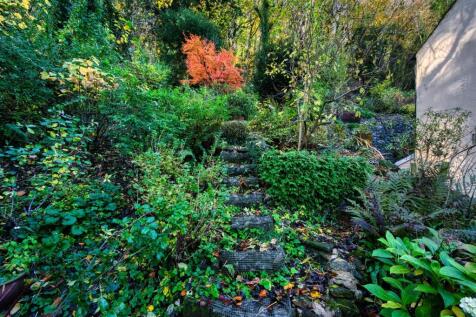 Side garden - gabion steps.jpg