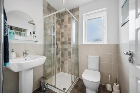 Bedroom Four en-suite .jpg