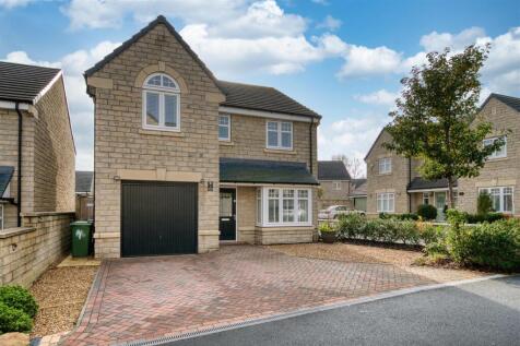 Front of the home and driveway.jpg