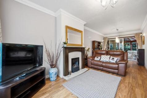 Lounge to diner and conservatory.jpg