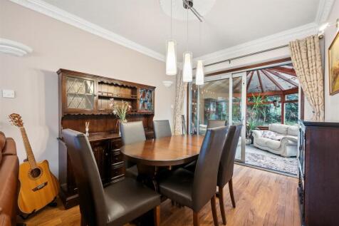 Dining area to Conservatory.jpg