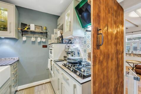 Kitchen - hob and ovens.jpg