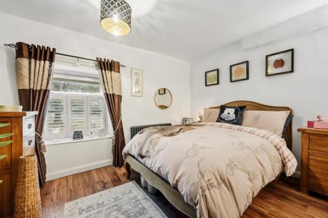 Bedroom - bed and towards window.jpg