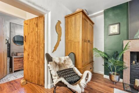 Bedroom towards bathroom.jpg