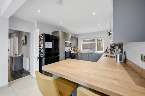 Kitchen and breakfast bar.jpg