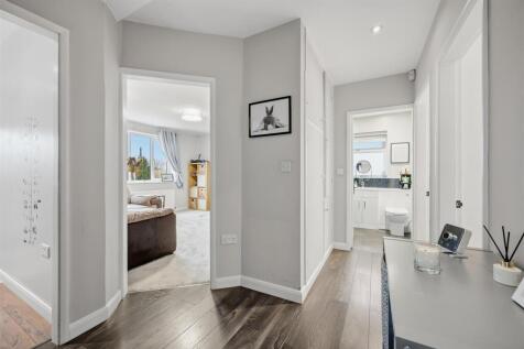 Inner Hallway to Sitting Room and Bathroom.jpg