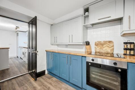 Kitchen to Utility.jpg