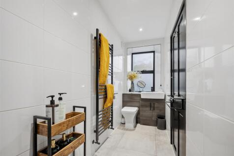 Shower Room - vanity unit.jpg