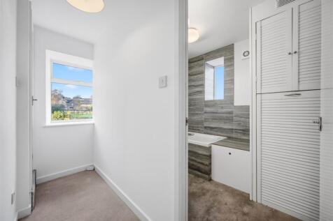 First floor landing and Bathroom.jpg