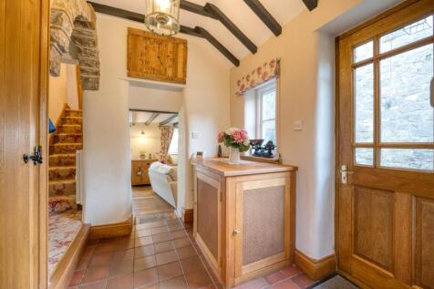 Inner Hallway towards Dining Room.jpg