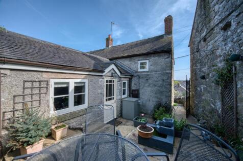 Rear of the home from dining patio.jpg