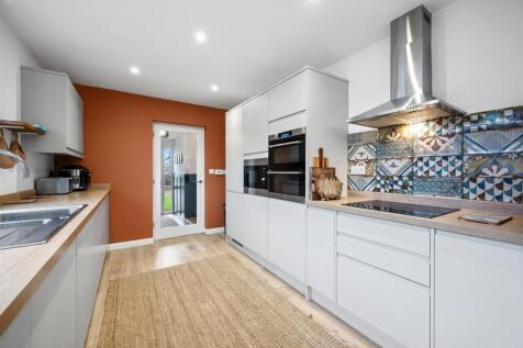 Kitchen - ovens and hob.jpg