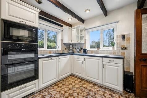 Kitchen to windows.jpg