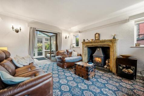 Sitting Room to Conservatory.jpg