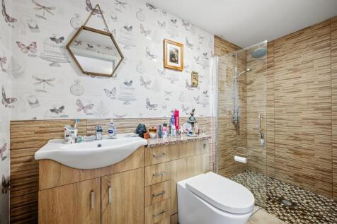 En-Suite shower and vanity unit.jpg