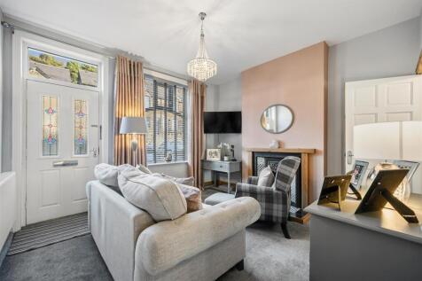 Sitting Room to front door.jpg