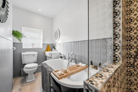 Bathroom - shower, bath and WC.jpg