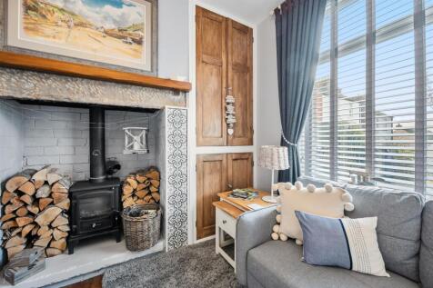 Lounge-Diner fireplace.jpg