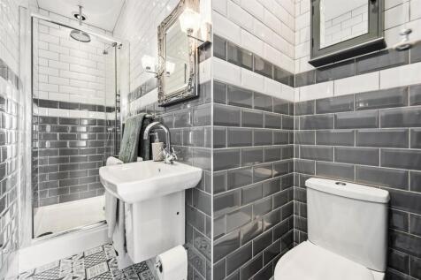 Bedroom Three en-suite.jpg