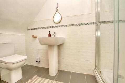 Bedroom Four en-suite.jpg