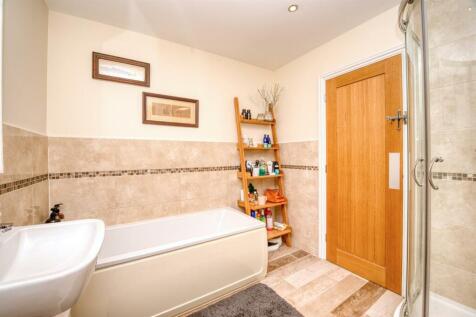 Bathroom - bath.jpg