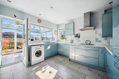 Kitchen to conservatory.jpg
