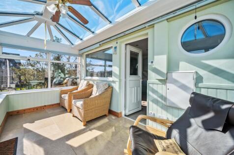 Conservatory to kitchen.jpg