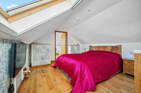 Bedroom Three towards en-suite.jpg
