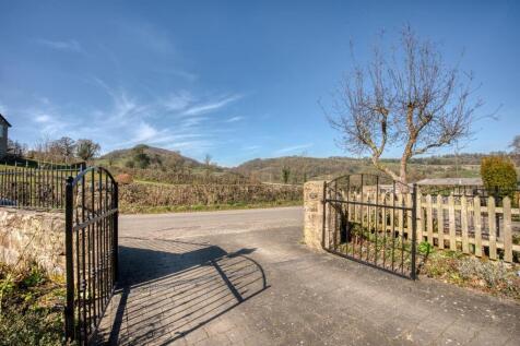 Driveway gates.jpg