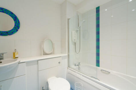12. Bathroom angl...