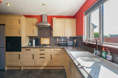 13. Kitchen angle...