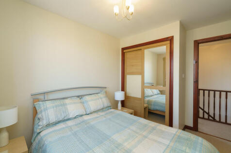 12. Bedroom 3 ang...