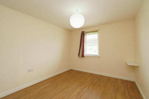 10. Bedroom 3 ang...