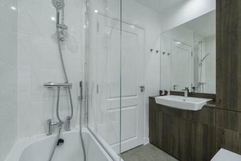 11. Bathroom angl...