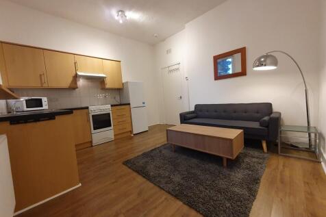 Living Room/Kitch...
