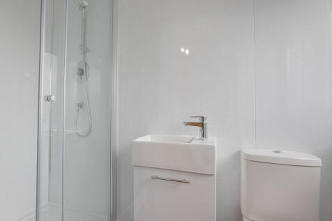 Bedroom1Ensuite