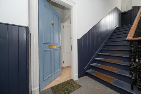 59 Esslemont Av 2